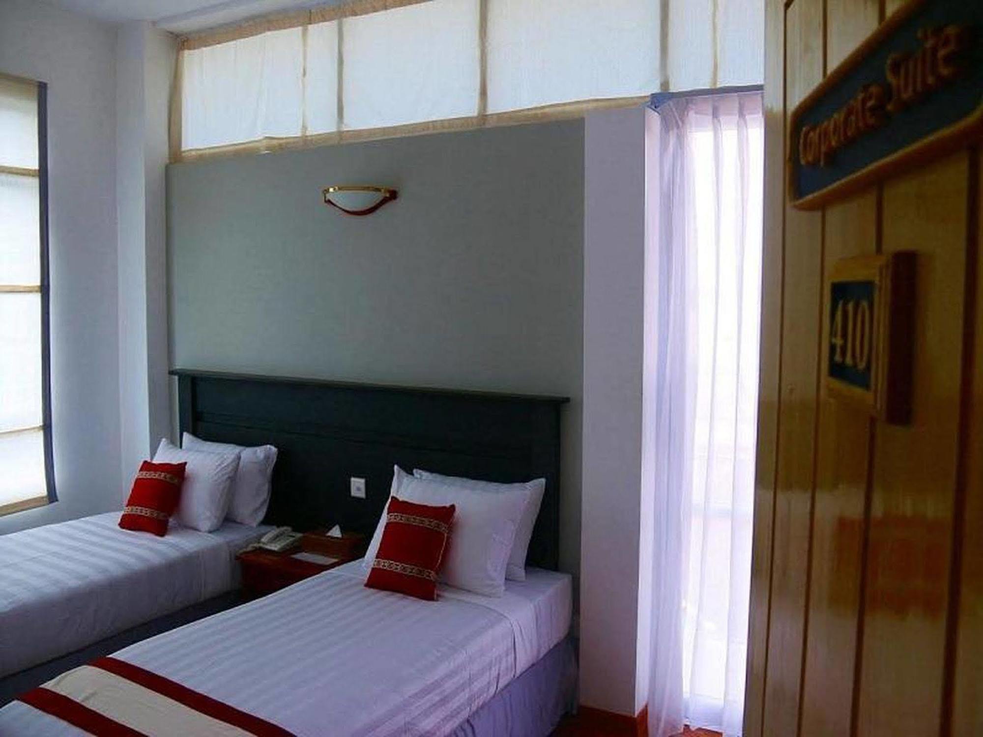 Golden Guest Hotel Dawei Esterno foto